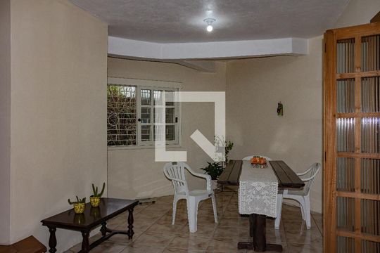 Sala 2 de casa à venda com 3 quartos, 216m² em Rio Branco, Canoas