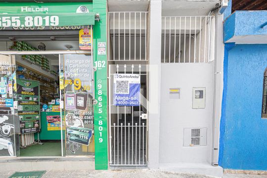 Fachada de kitnet/studio para alugar com 1 quarto, 25m² em Km 18, Osasco