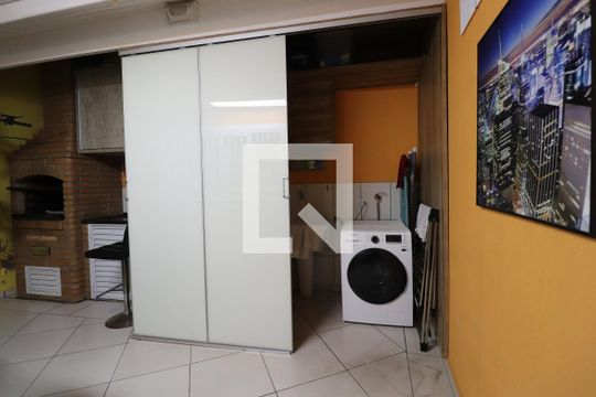 Lavcanderia e Churrasqueira de casa à venda com 3 quartos, 157m² em Jardim Santa Mena, Guarulhos