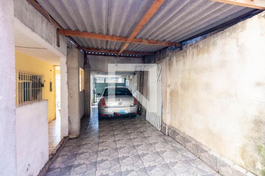 Garagem de casa à venda com 3 quartos, 210m² em Vila Tolstoi, São Paulo