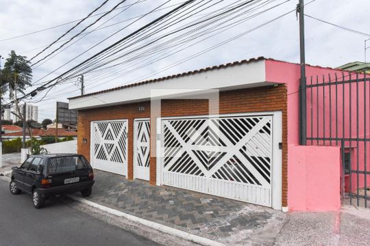 Fachada de casa à venda com 3 quartos, 200m² em Jardim Maria Cecilia, São Bernardo do Campo