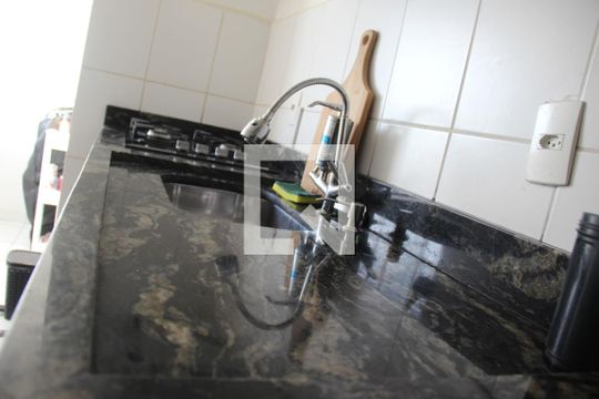Cozinha de apartamento para alugar com 2 quartos, 45m² em Jardim Petrópolis, Cotia