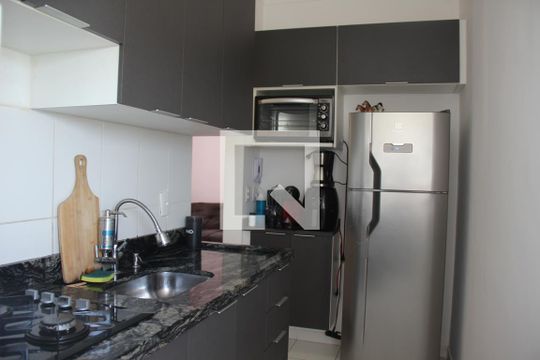 Cozinha de apartamento para alugar com 2 quartos, 45m² em Jardim Petrópolis, Cotia