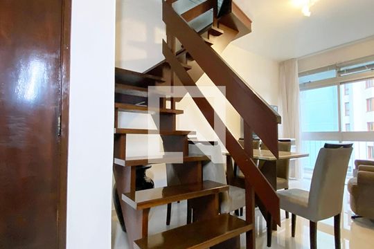 Escada de apartamento à venda com 3 quartos, 235m² em Centro, Novo Hamburgo