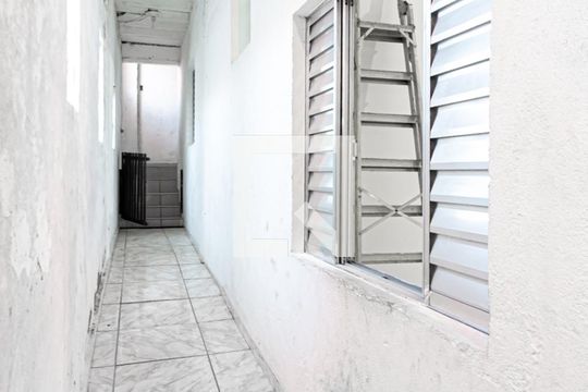 Área Externa - Corredor de casa para alugar com 2 quartos, 80m² em Burgo Paulista, São Paulo