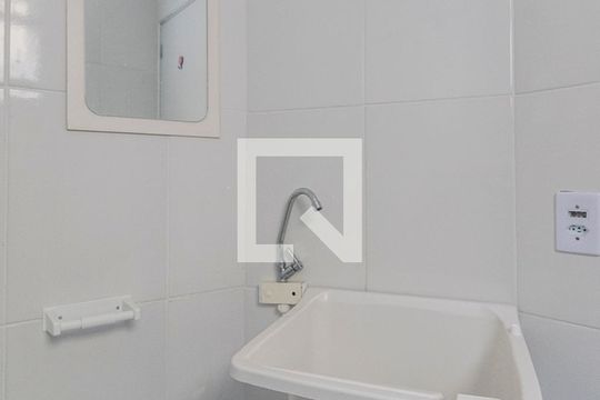 Banheiro de apartamento para alugar com 1 quarto, 46m² em Vila Suica, Santo André