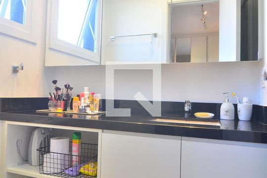 Banheiro Suíte de apartamento à venda com 1 quarto, 46m² em Marechal Rondon, Canoas