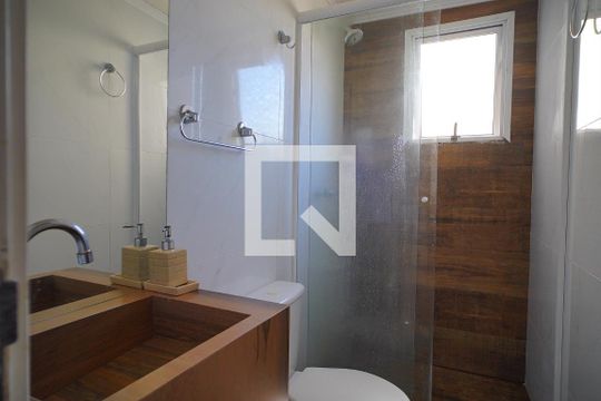 Banheiro  de apartamento à venda com 2 quartos, 62m² em Sarandi, Porto Alegre