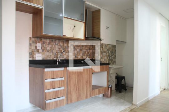 Cozinha de apartamento para alugar com 2 quartos, 42m² em Jardim Helena, São Paulo