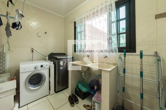 Lavanderia de casa para alugar com 3 quartos, 197m² em Suíssa, Ribeirão Pires