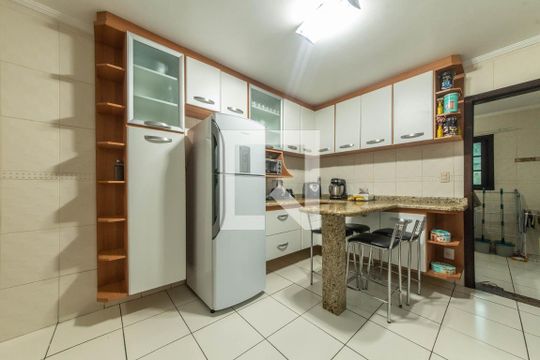 Cozinha de casa para alugar com 3 quartos, 197m² em Suíssa, Ribeirão Pires