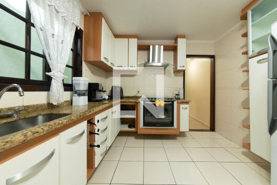 Cozinha de casa à venda com 3 quartos, 197m² em Suíssa, Ribeirão Pires