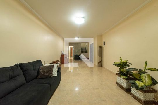 Sala de casa para alugar com 3 quartos, 197m² em Suíssa, Ribeirão Pires
