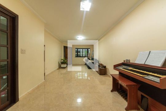 Sala de casa para alugar com 3 quartos, 197m² em Suíssa, Ribeirão Pires