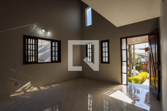 Sala de casa para alugar com 4 quartos, 190m² em Parque Paulistano, Cotia