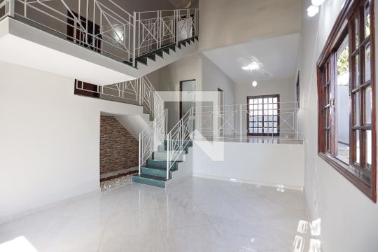 Sala de casa para alugar com 4 quartos, 190m² em Parque Paulistano, Cotia