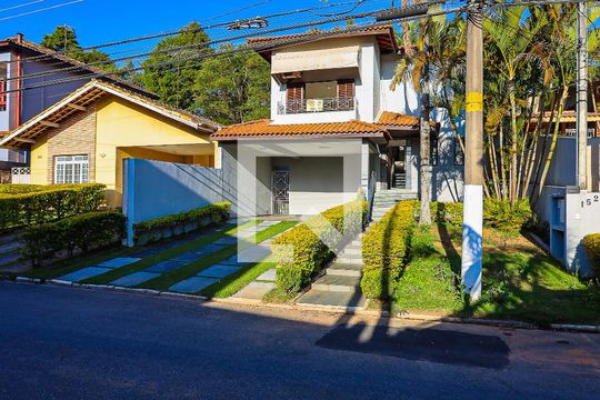 Fachada da casa de casa para alugar com 4 quartos, 190m² em Parque Paulistano, Cotia