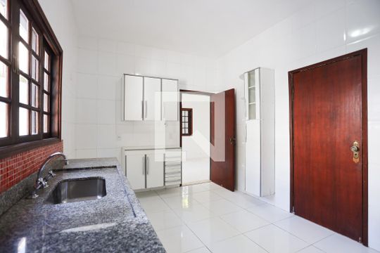 Cozinha de casa para alugar com 4 quartos, 190m² em Parque Paulistano, Cotia