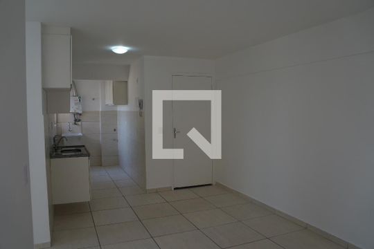Sala de apartamento para alugar com 2 quartos, 47m² em Todos Os Santos, Rio de Janeiro