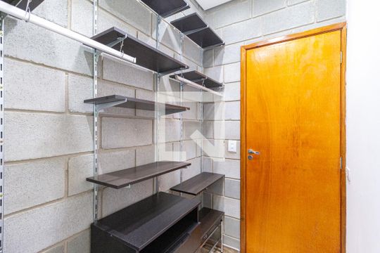 Closet de casa para alugar com 3 quartos, 90m² em Veloso, Osasco
