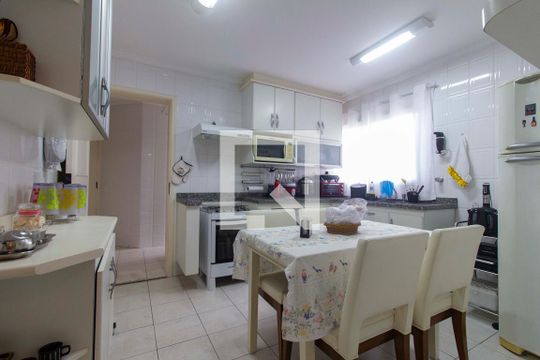 Cozinha de apartamento à venda com 3 quartos, 112m² em Vila Suzana, São Paulo
