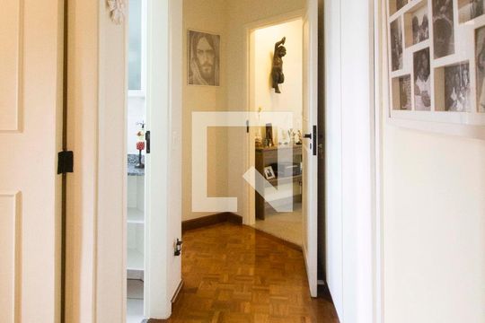 Corredor de apartamento à venda com 3 quartos, 112m² em Vila Suzana, São Paulo