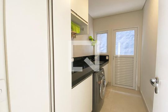 Área de Serviço de casa de condomínio para alugar com 5 quartos, 430m² em Alphaville, Santana de Parnaíba