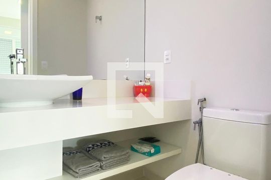 Banheiro da Suíte 3 de casa de condomínio para alugar com 5 quartos, 430m² em Alphaville, Santana de Parnaíba
