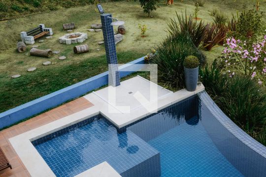 Vista da Suíte 1 de casa de condomínio para alugar com 5 quartos, 430m² em Alphaville, Santana de Parnaíba