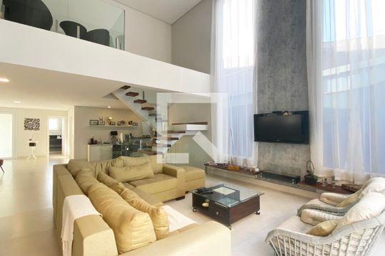Sala de casa de condomínio para alugar com 5 quartos, 430m² em Alphaville, Santana de Parnaíba