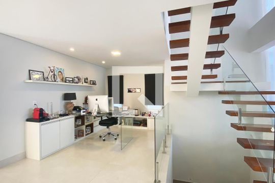 Escritório de casa de condomínio para alugar com 5 quartos, 430m² em Alphaville, Santana de Parnaíba