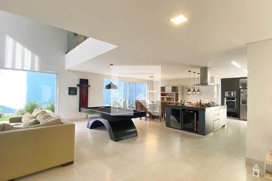 Sala de casa de condomínio para alugar com 5 quartos, 430m² em Alphaville, Santana de Parnaíba