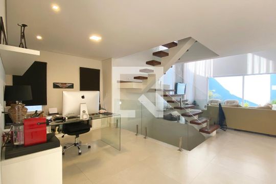 Escritório de casa de condomínio para alugar com 5 quartos, 430m² em Alphaville, Santana de Parnaíba