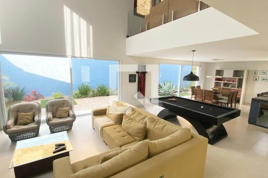 Sala de casa de condomínio para alugar com 5 quartos, 430m² em Alphaville, Santana de Parnaíba