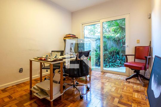Escritório de casa para alugar com 3 quartos, 188m² em Jardim das Bandeiras, São Paulo