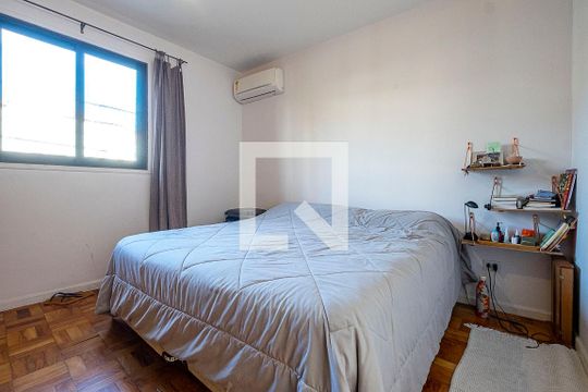 Suíte de casa para alugar com 3 quartos, 188m² em Jardim das Bandeiras, São Paulo