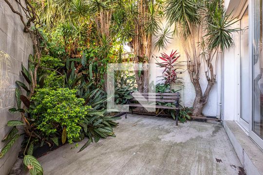 Quintal de casa para alugar com 3 quartos, 188m² em Jardim das Bandeiras, São Paulo