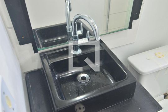 Banheiro de apartamento para alugar com 2 quartos, 42m² em Igara, Canoas