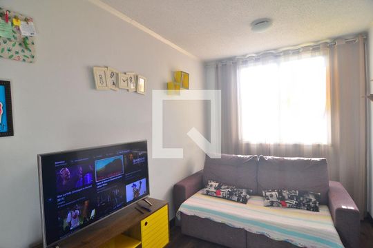 Sala  de apartamento à venda com 2 quartos, 47m² em Olaria, Canoas