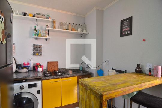 Cozinha  de apartamento à venda com 2 quartos, 47m² em Olaria, Canoas