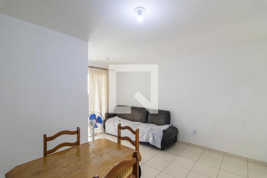 Sala de apartamento para alugar com 2 quartos, 64m² em Jardim Santa Cristina, Santo André