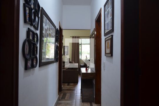 Corredor de casa à venda com 3 quartos, 210m² em Taquara, Rio de Janeiro