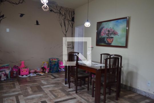 Sala de casa à venda com 3 quartos, 210m² em Taquara, Rio de Janeiro