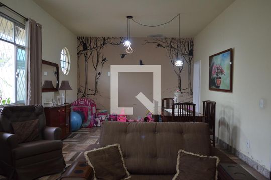 Sala de casa à venda com 3 quartos, 210m² em Taquara, Rio de Janeiro