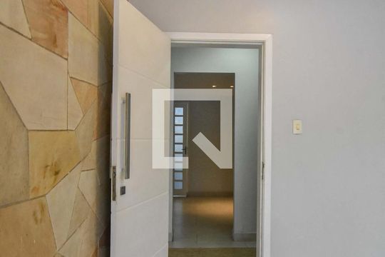 Entrada Social de casa para alugar com 4 quartos, 215m² em Vila Congonhas, São Paulo