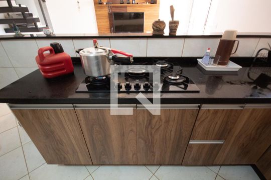 Cozinha de casa para alugar com 2 quartos, 80m² em Jardim Roberto, Osasco