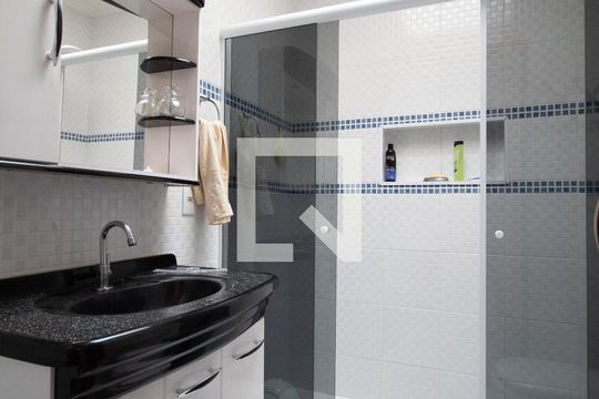 Banheiro de casa para alugar com 2 quartos, 80m² em Jardim Roberto, Osasco