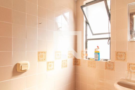 Banheiro de apartamento à venda com 1 quarto, 36m² em Centro Histórico, Porto Alegre