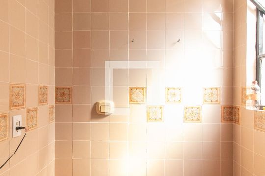Banheiro de apartamento à venda com 1 quarto, 36m² em Centro Histórico, Porto Alegre