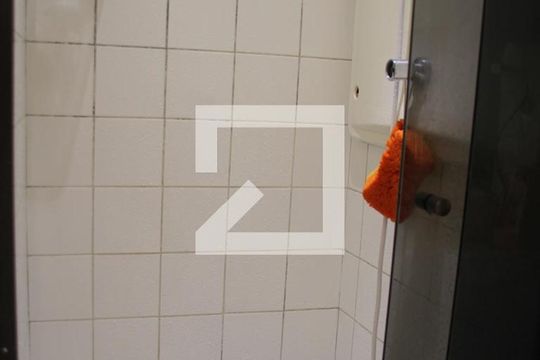 Banheiro de apartamento à venda com 2 quartos, 38m² em Vila Carmosina, São Paulo